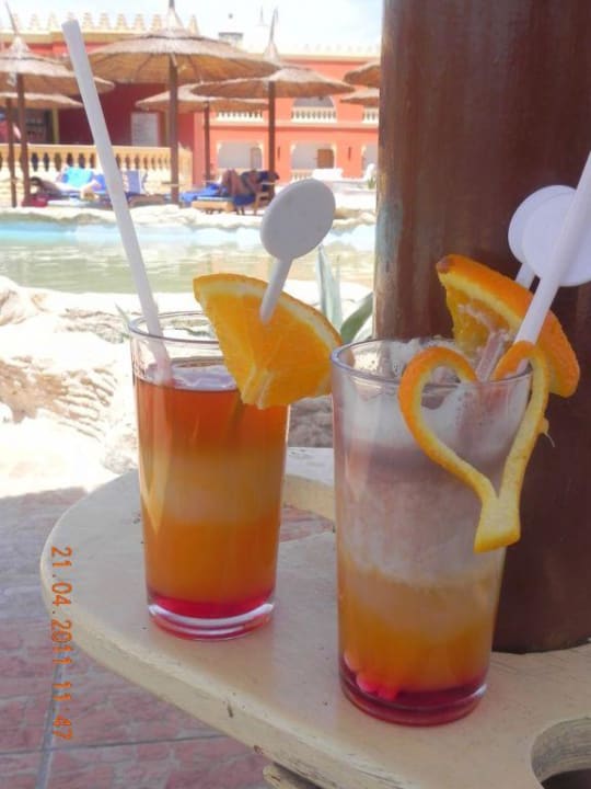Hmm ganz leckere Cocktails.  Pickalbatros Alf Leila Wa Leila Resort - Neverland Hurghada