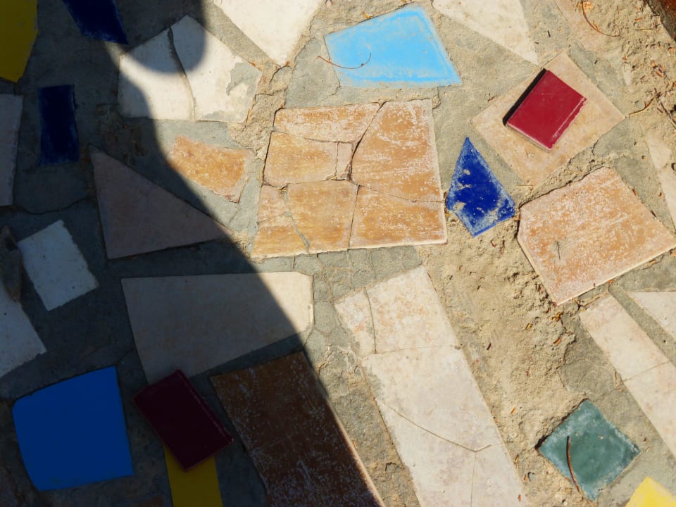 Weg im Minigolfbereich lose Mosaikfliesen Shams Safaga Resort