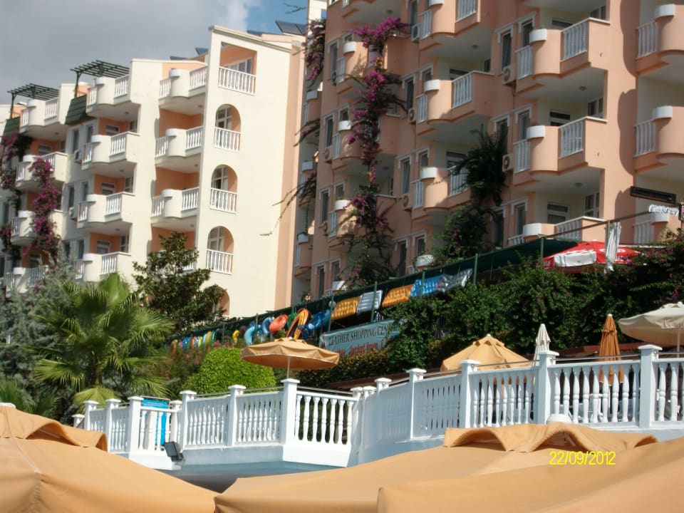 Blick auf die Einkaufsstrasse Hotel Club Paradiso