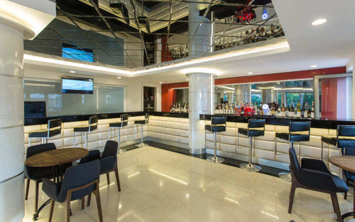 Lobby Bar Falcon Hotel