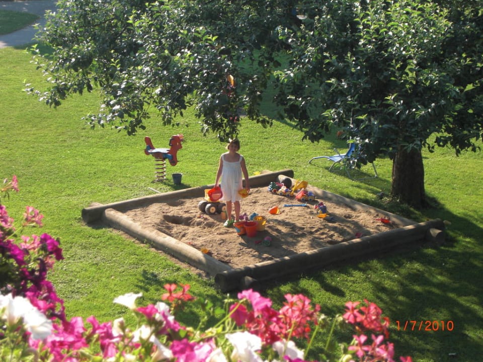 Sandkasten - Blick vom Balkon Karglhof Stammhaus