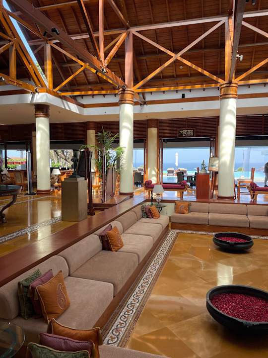 Lobby Hotel The Leela Kovalam Beach