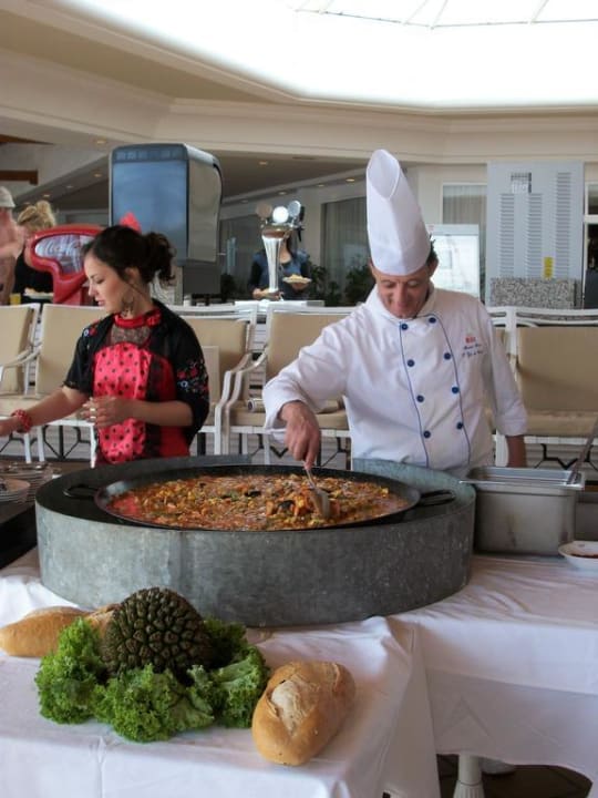 Paella für alle Hotel Riu Paraiso Lanzarote