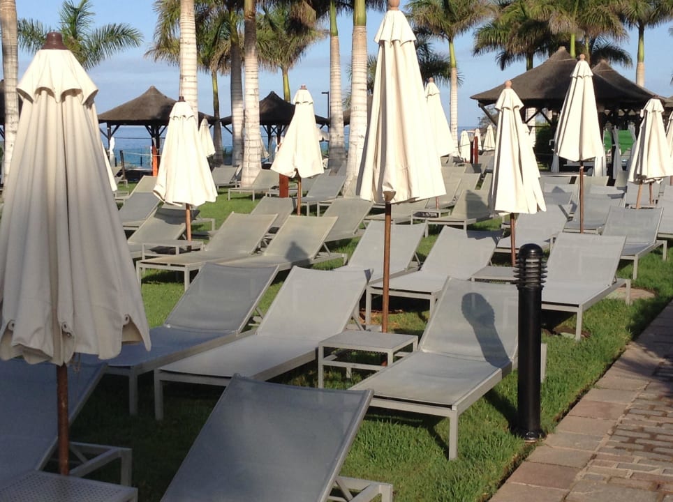 Liegen am Pool Gran Melia Palacio de Isora Resort