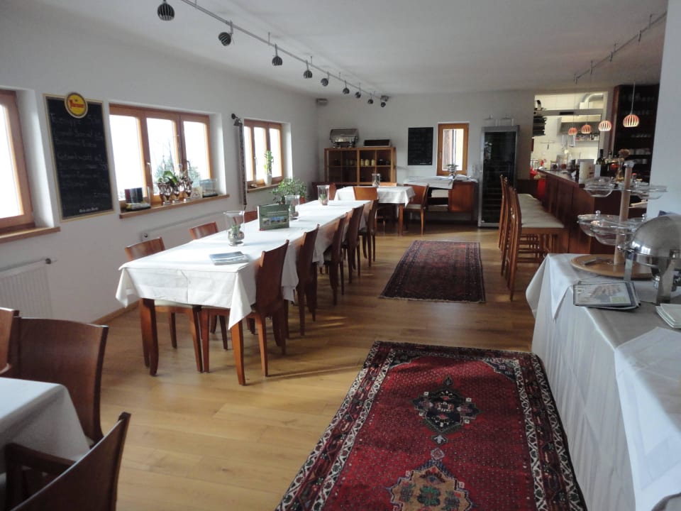 Gastraum Veganer Gasthof Zum Ederplan