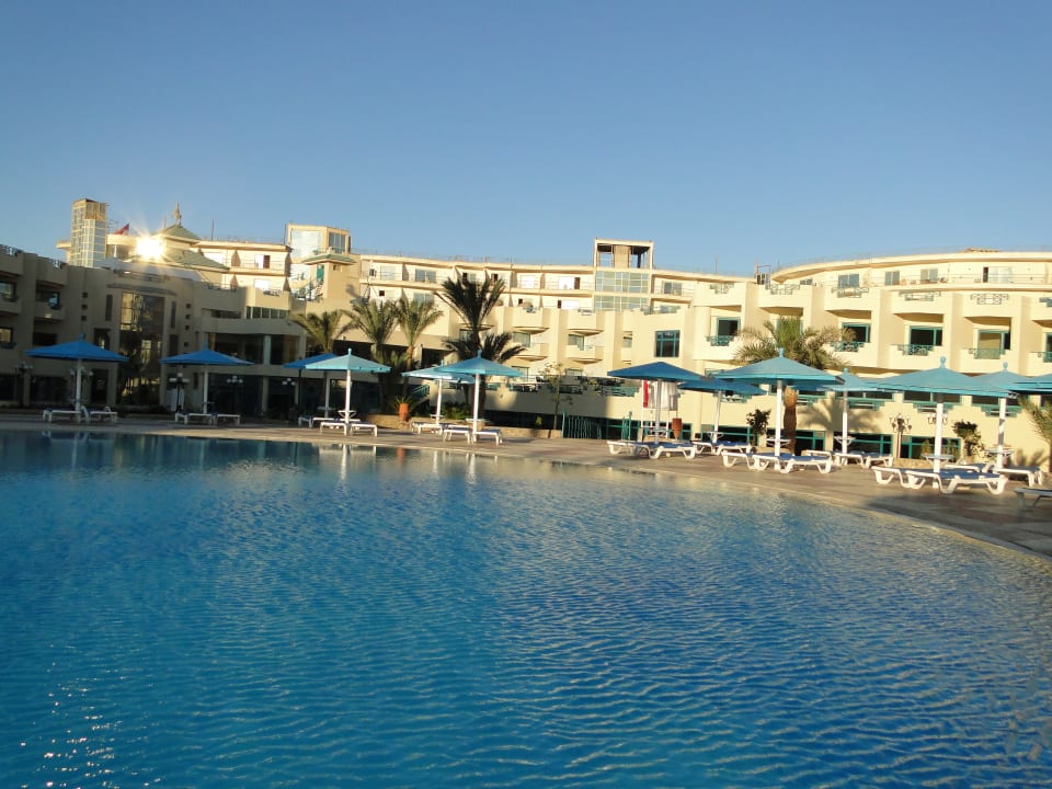Pool Moreno Horizon Spa & Resort
