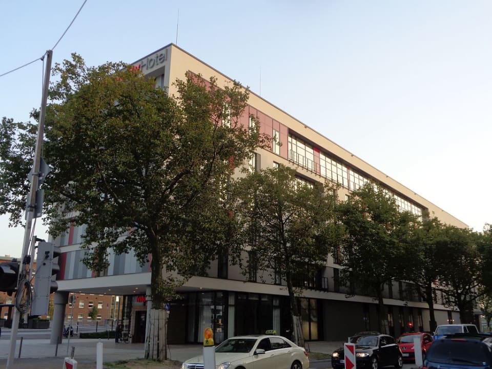 Außenansicht IntercityHotel Duisburg