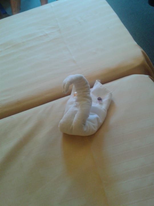 Schöne deko auf dem Bett Hotel Riu Bravo