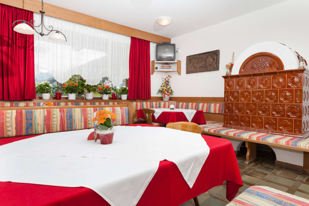 Aufenthaltsraum mit Kachelofen Residence Garni Melcherhof