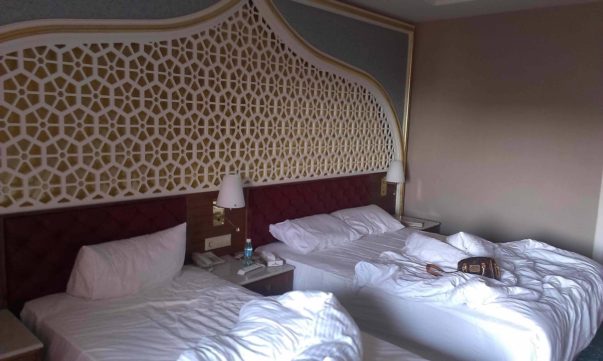 Die nicht gemachten Betten vom letzten Tag Royal Taj Mahal Hotel