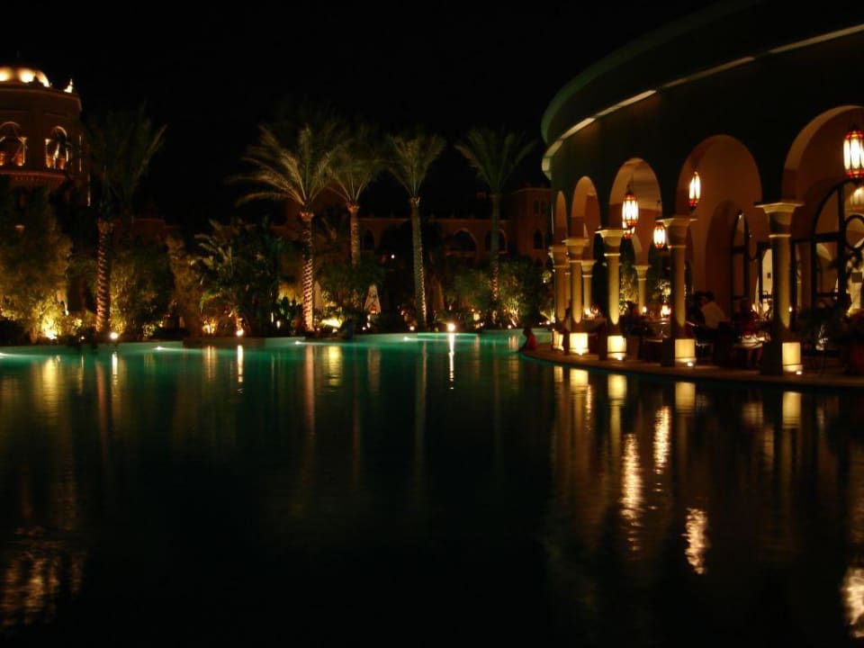 Hotelanlage bei Nacht Makadi Palace