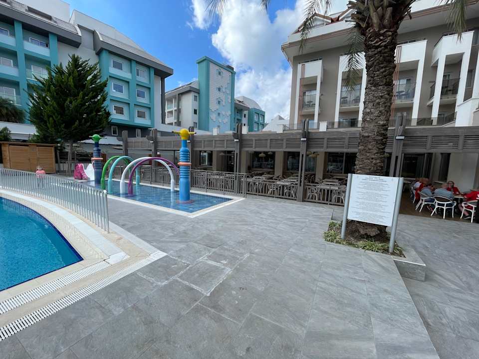 Pool Side Story Resort & Spa