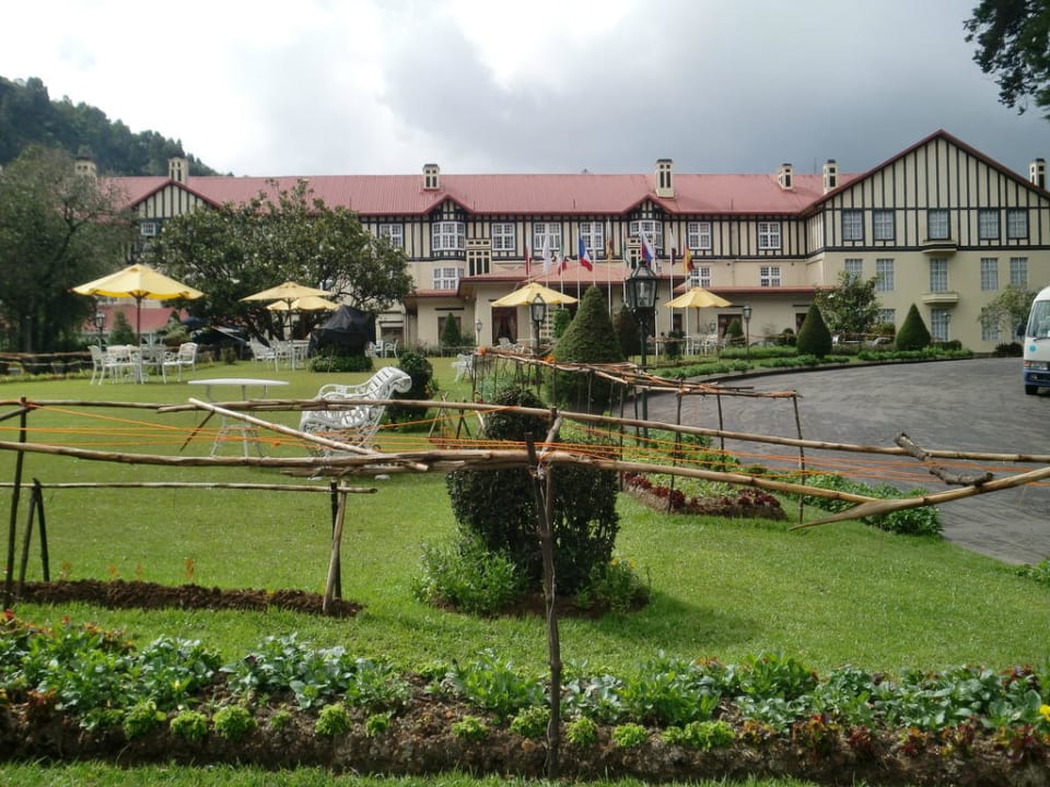Ansprechende Aussenansicht Grand Hotel