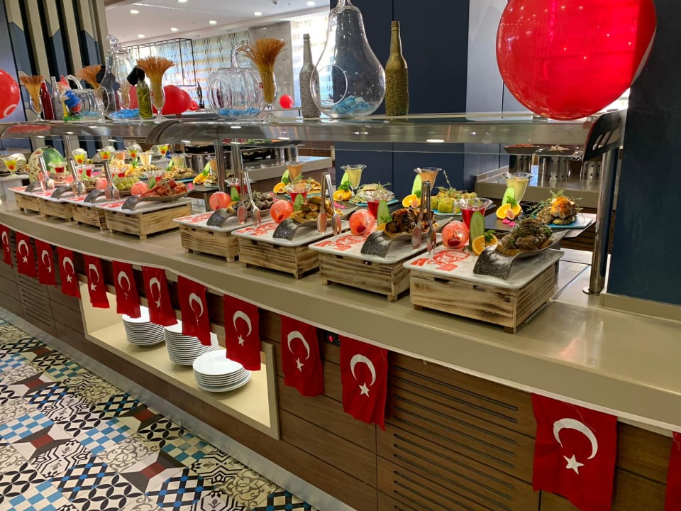 Gastro Saturn Palace Resort Hotel