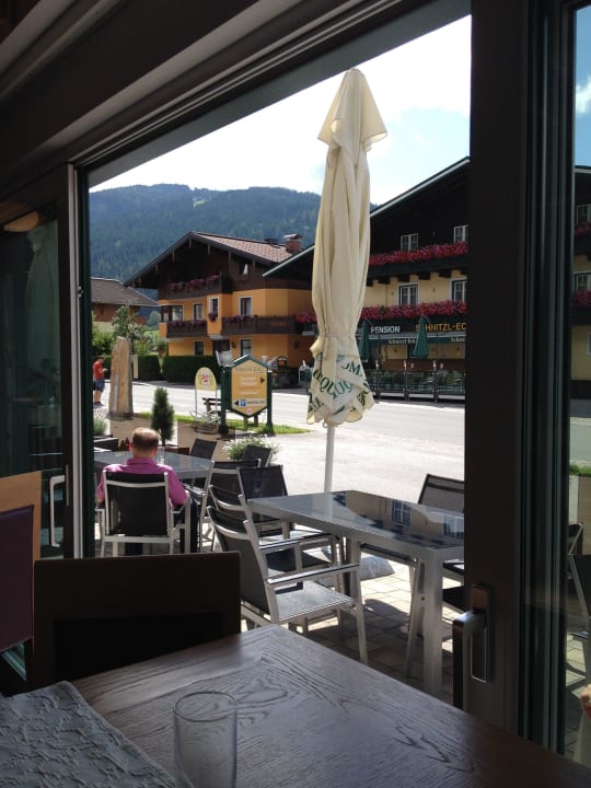 Ausblick von der Bar nach draußen Hotel Alpenwelt