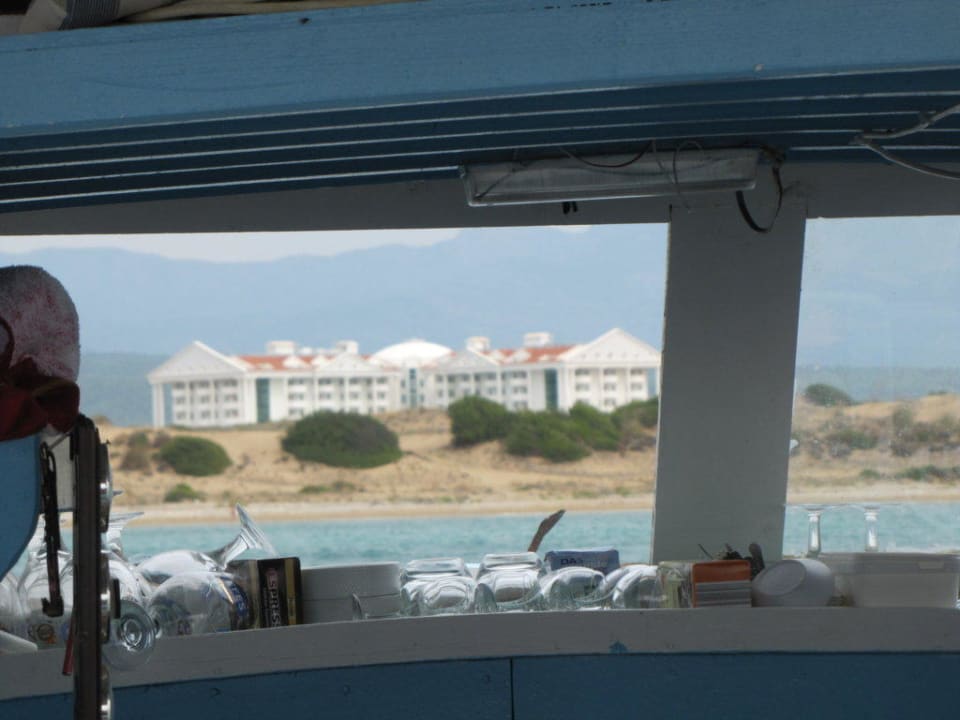 Bootsaussicht in Richtung Hotel Roma Beach Resort & Spa 16+ Adult Only
