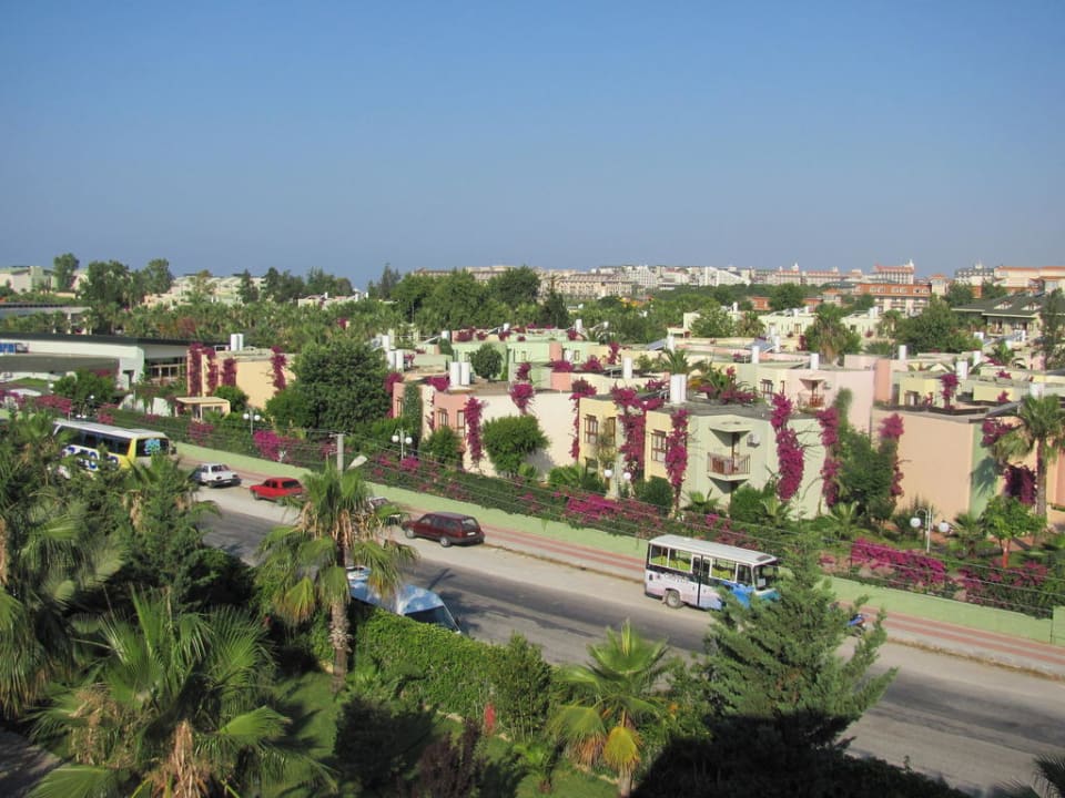 Ausblick von Block 1 zur Strassenseite Hotel Orfeus Park