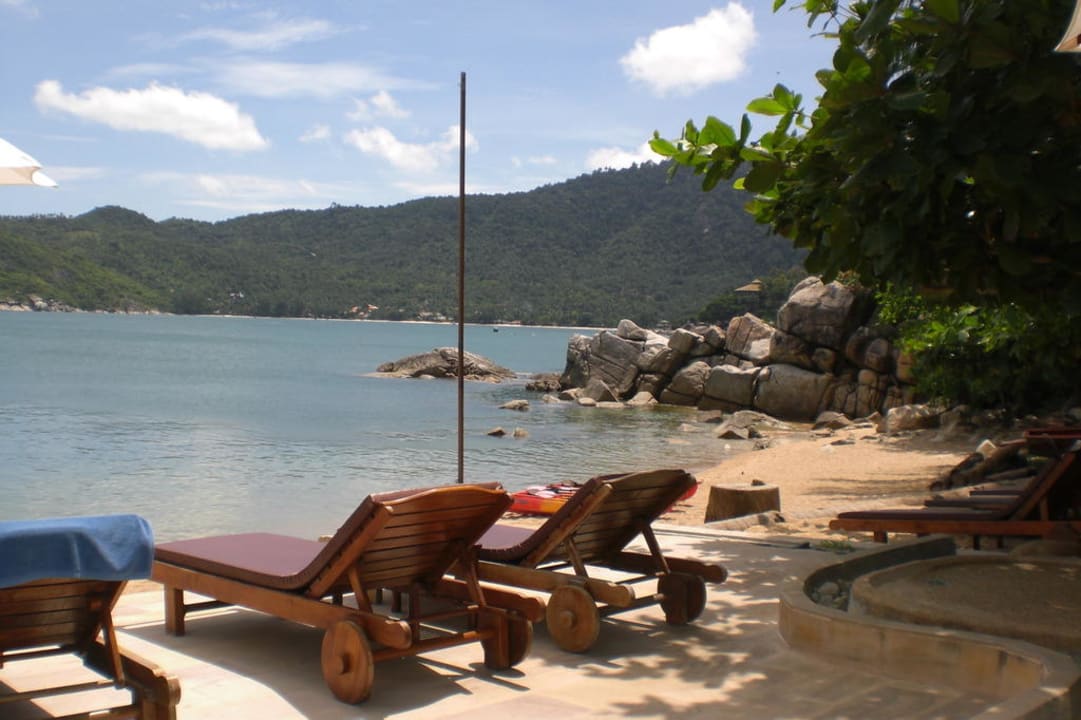 Übersichtlicher Hotel-Strand Santhiya Koh Phangan Resort & Spa