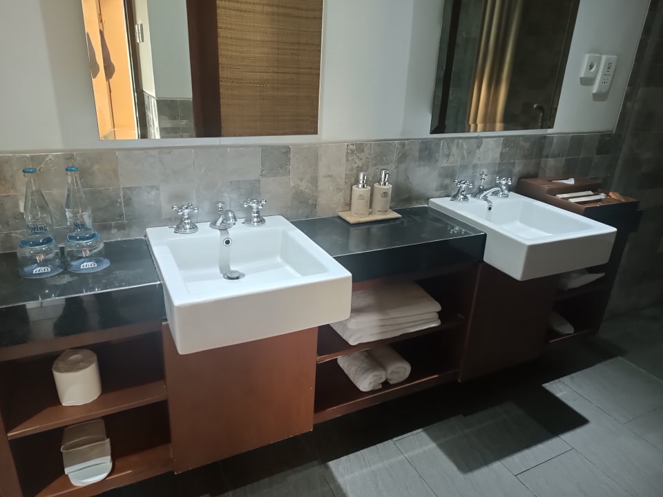 Zimmer Ramayana Candidasa Beach Resort