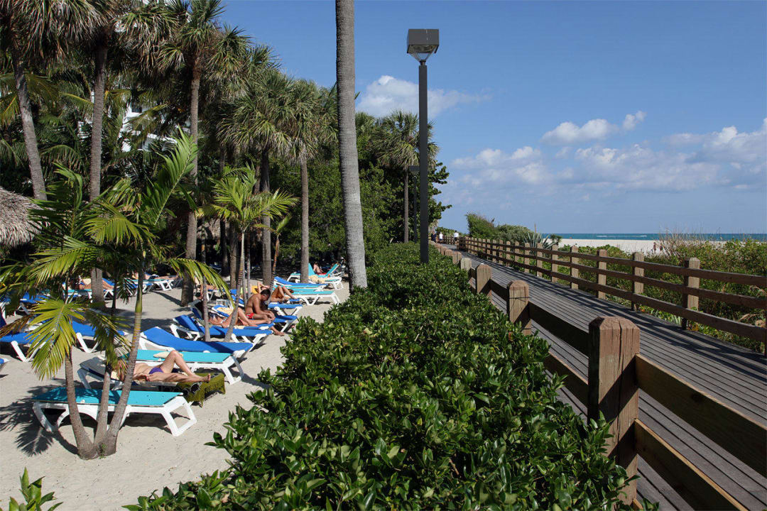 Liegebereich mit angrenzendem walking Steg Hotel Riu Plaza Miami Beach