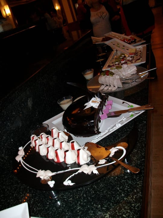 Kuchenbuffet Royal Atlantis Spa & Resort