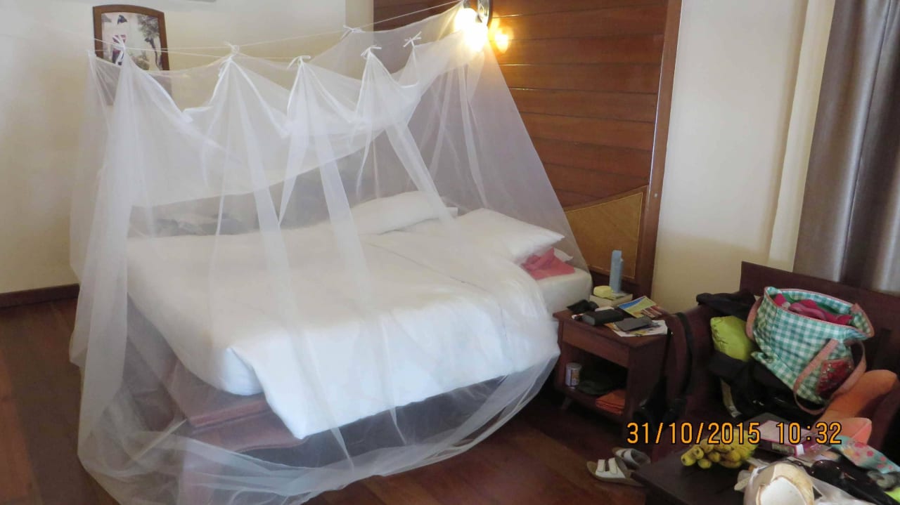 Innenansicht Bett mit unserem Moskitonetz Koh Chang Paradise Resort & Spa