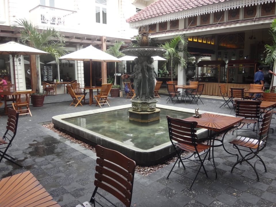 Hier gibt es auch das Frühstücksbuffet The Phoenix Hotel Yogyakarta