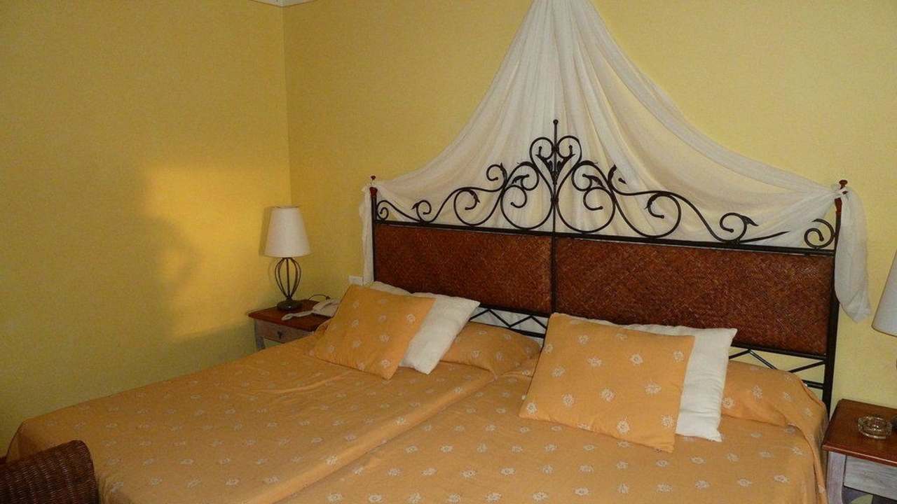 Unser großes Bett Hotel Playa Pesquero