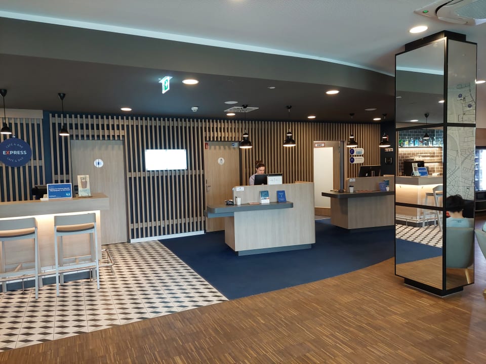 Lobby Holiday Inn Express Munich - Olympiapark