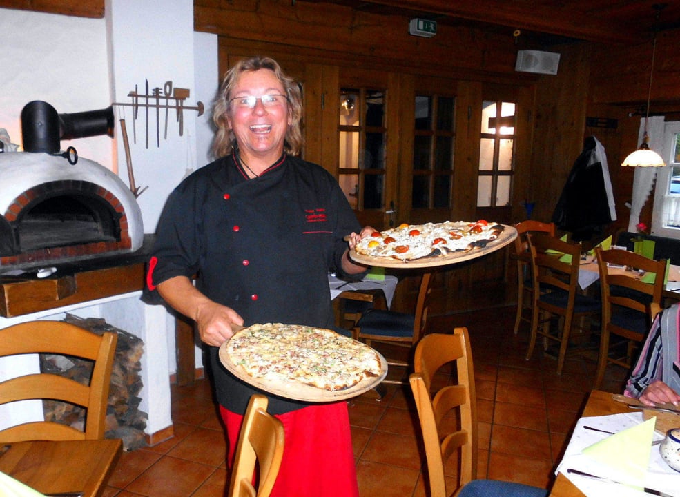 Leckerer Flammkuchen von Peter serviert Hotel Quirle-Häusl