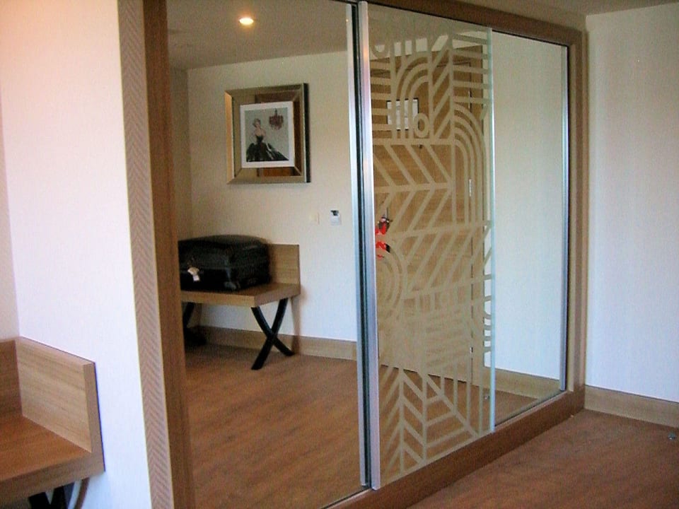 Riesen Kleiderschrank Hotel Delphin Imperial