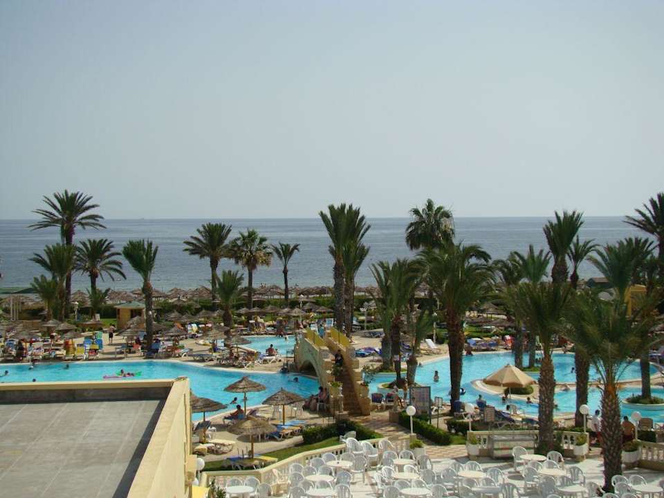 Widok na basen Houda Golf & Beach Club