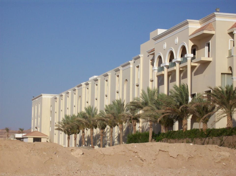Linke Seite des Hotels vom Strand aus gesehen Premier Le Reve Hotel & Spa