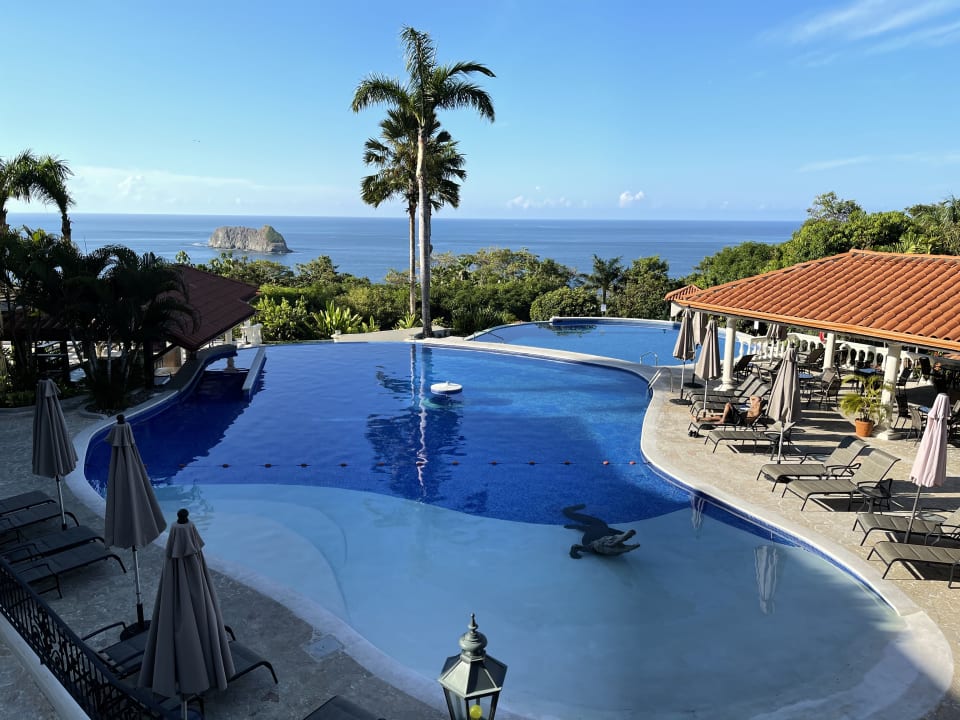 Pool Parador Resort & Spa