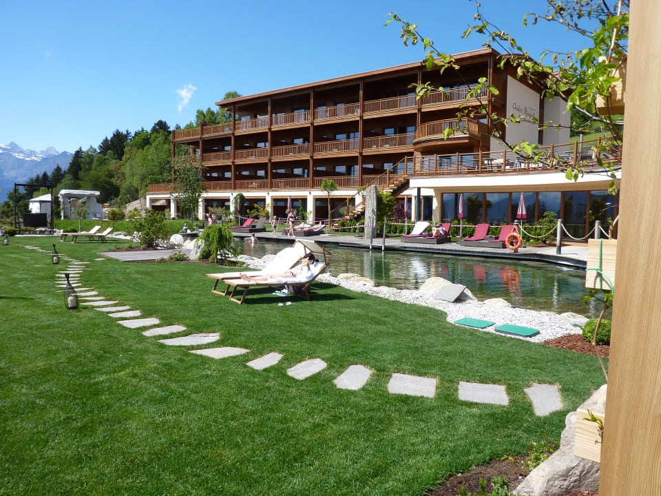 Neuer Hotelteil mit Naturpool Hotel Chalet Mirabell