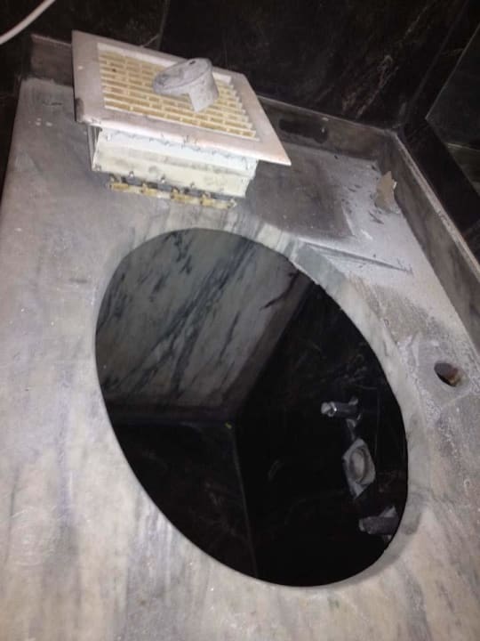 Sanitäre Anlage beim Mittelfahrstuhl Selge Beach Resort