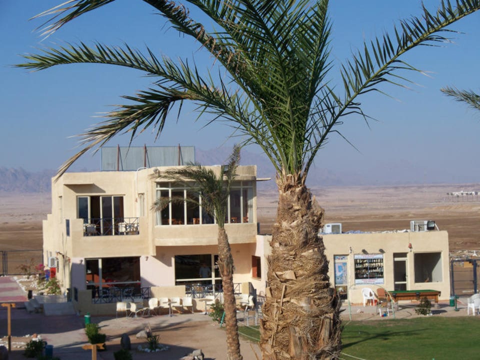 Hauptgebäude vom Balkon aus Hotel Yara Beach Club