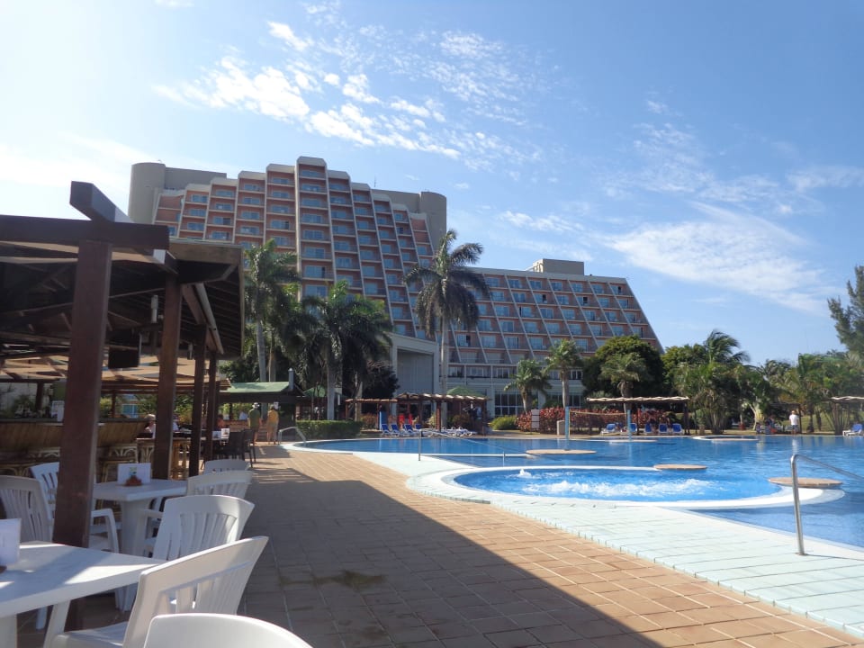 Blick auf das Hotel vom Pool her Blau varadero - Adults only