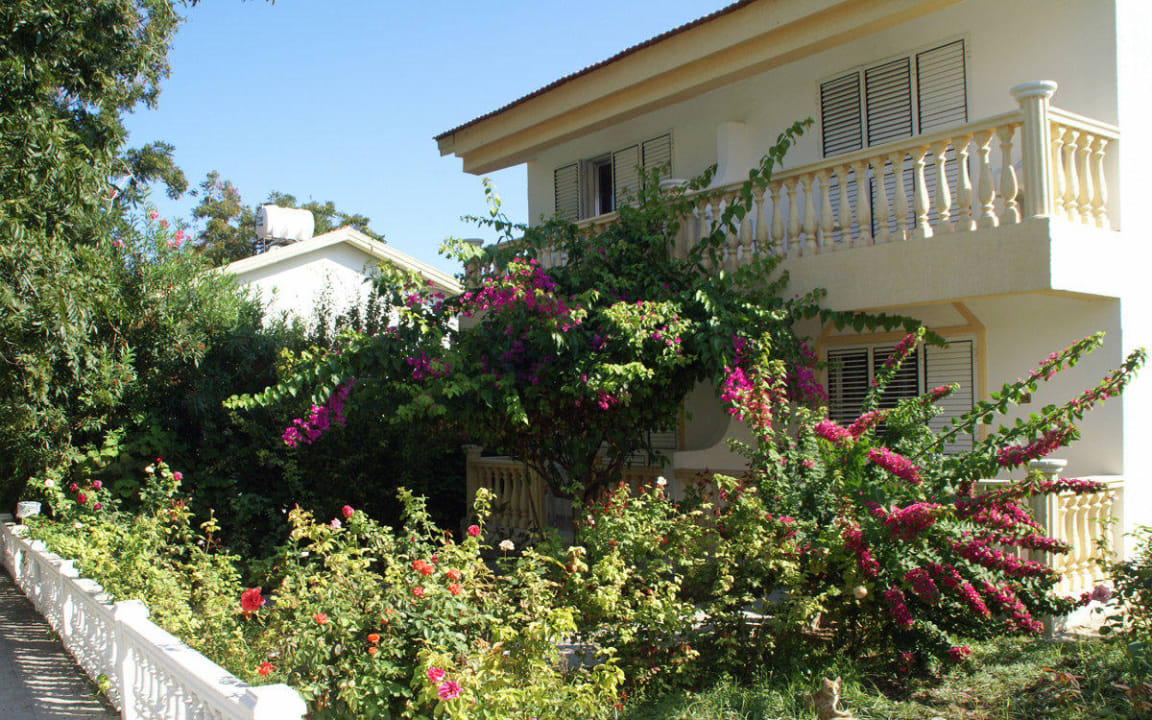Villa Riverside Garden Resort