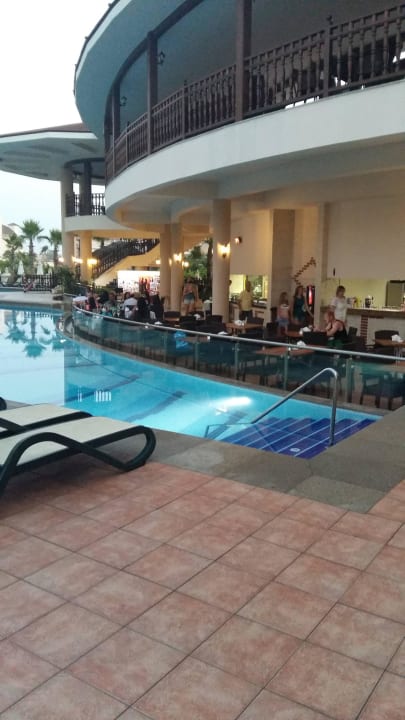 Snackbar Well Palace Side