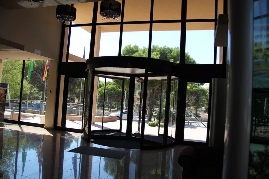 Eingang  Turo Pins innen Protur Turo Pins Hotel