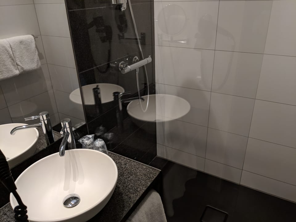 Zimmer Motel One Freiburg