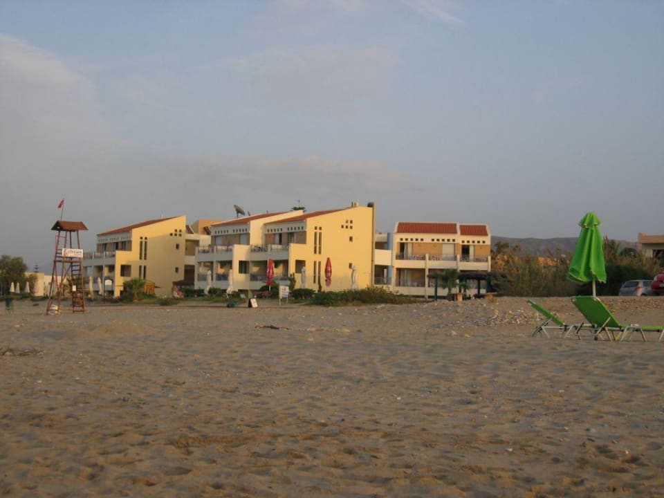 Anlage vom Strand aus Iperion Beach Hotel