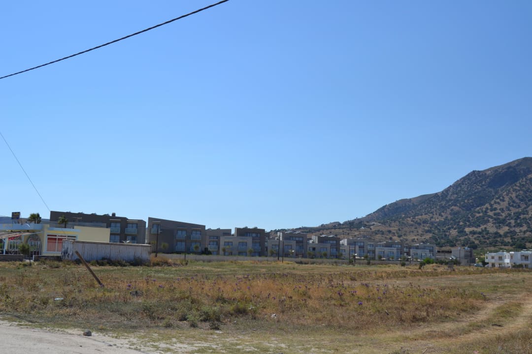 Взгляд на отель со стороны Akti Palace Resort & Spa