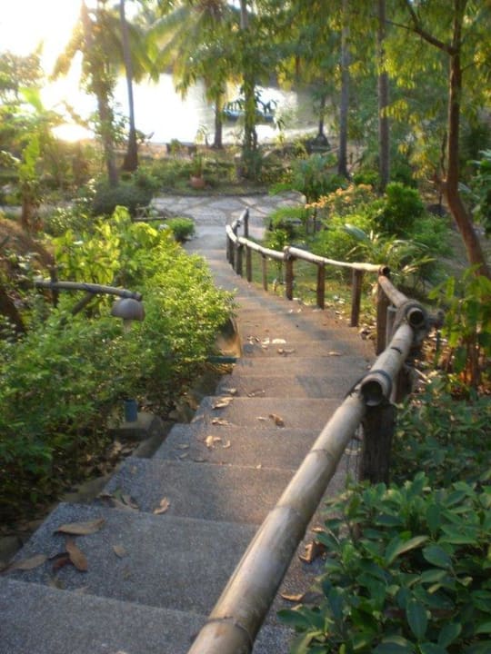 "Moderne" Treppe zur Bar Bai Lan Bay Resort