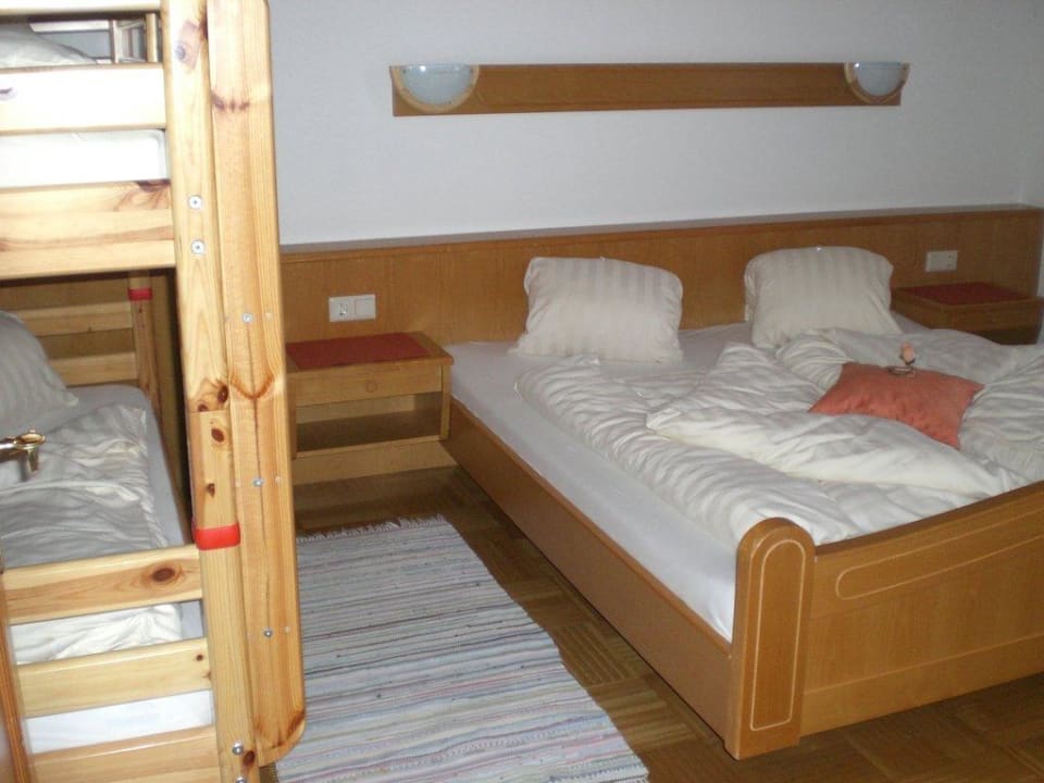 Zimmer mit Doppel- und Etagenbetten Landhotel Hinteraigengut