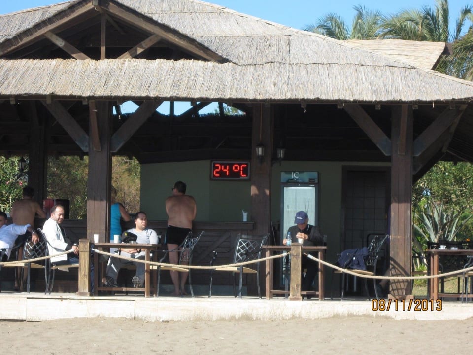 Strandbar um 10:00 IC Hotels Green Palace