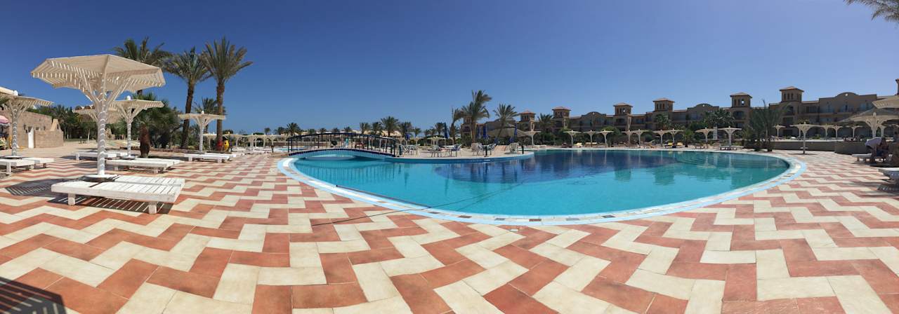 Pool Pensée Royal Garden Beach Resort