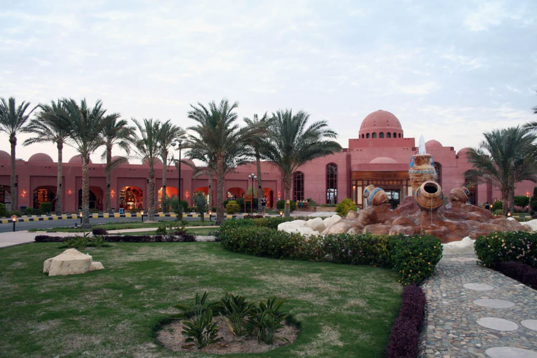 Центральный вход Swisstouch Oriental Resort Marsa Alam