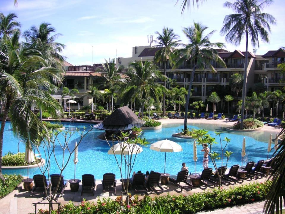 Merlin Beach Resort Pool-Landschaft mit Poolbar Phuket Marriott Resort & Spa Merlin Beach